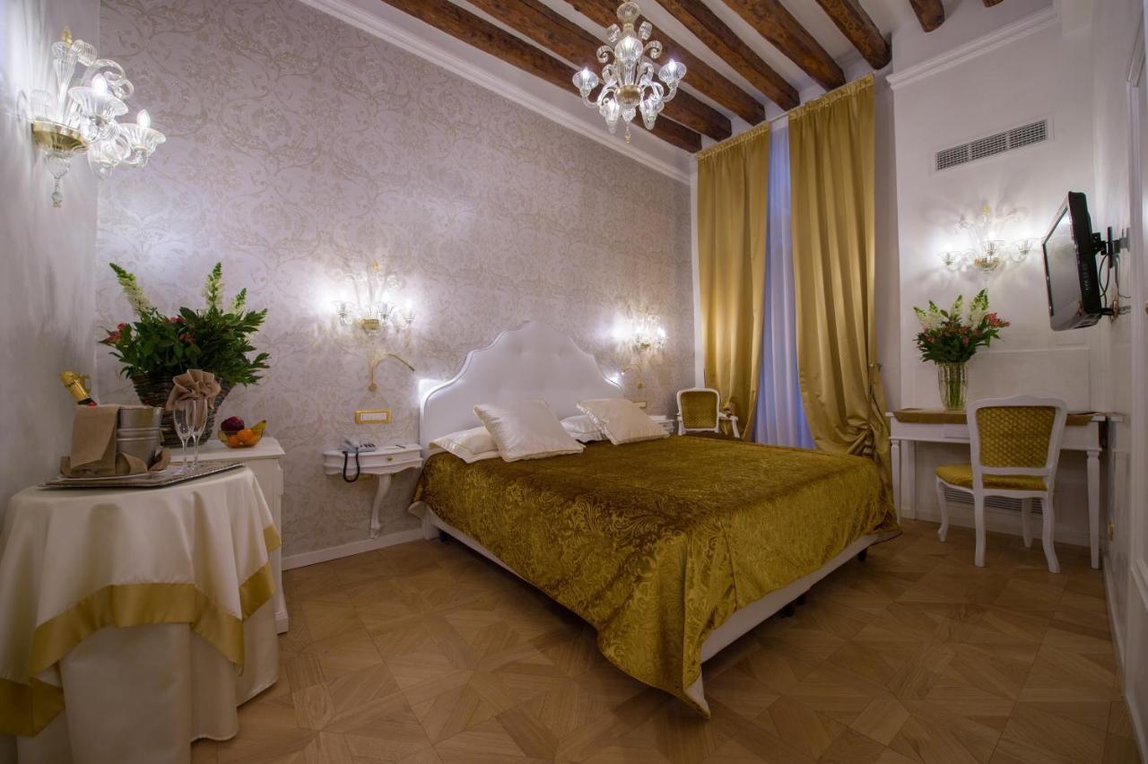 Savoia & Jolanda Venice